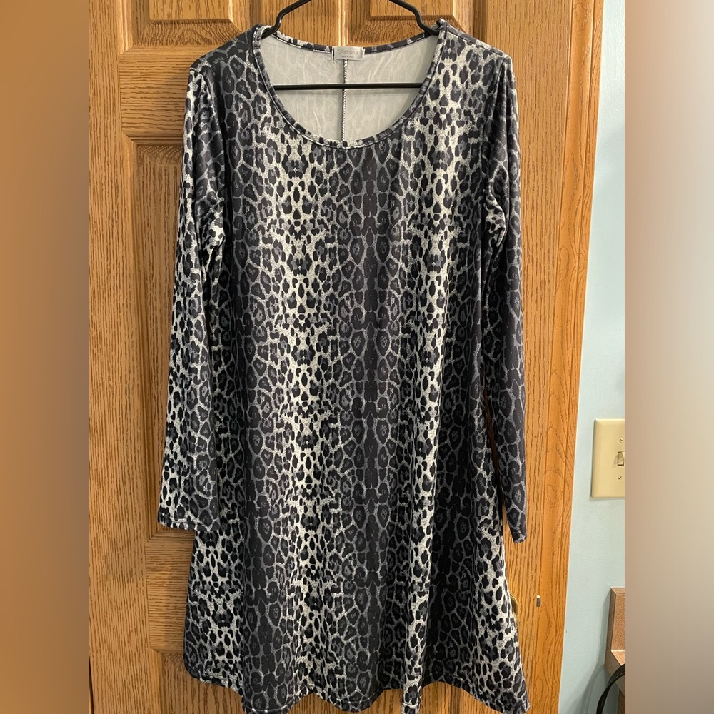 Sherosa large patterned dress black gray